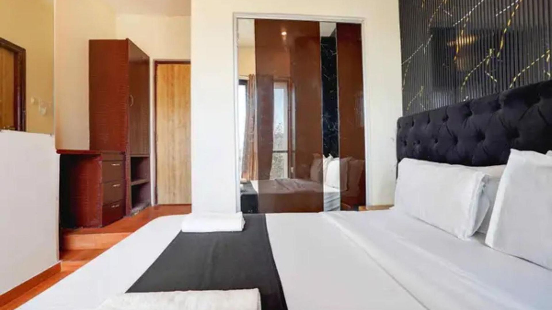 Fabhotel Freedom Star Hotel