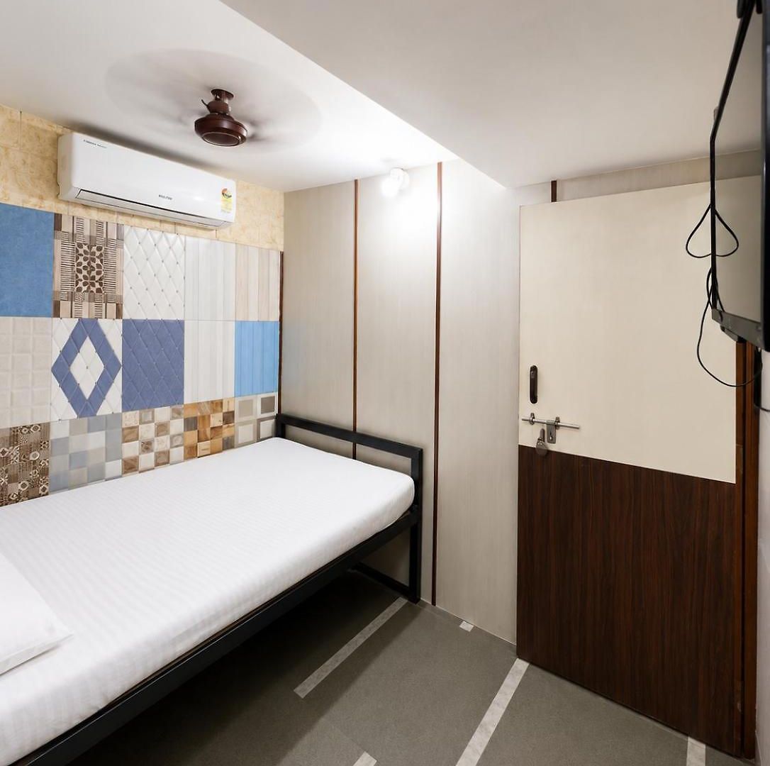 Shalimar Capsule hotel *
