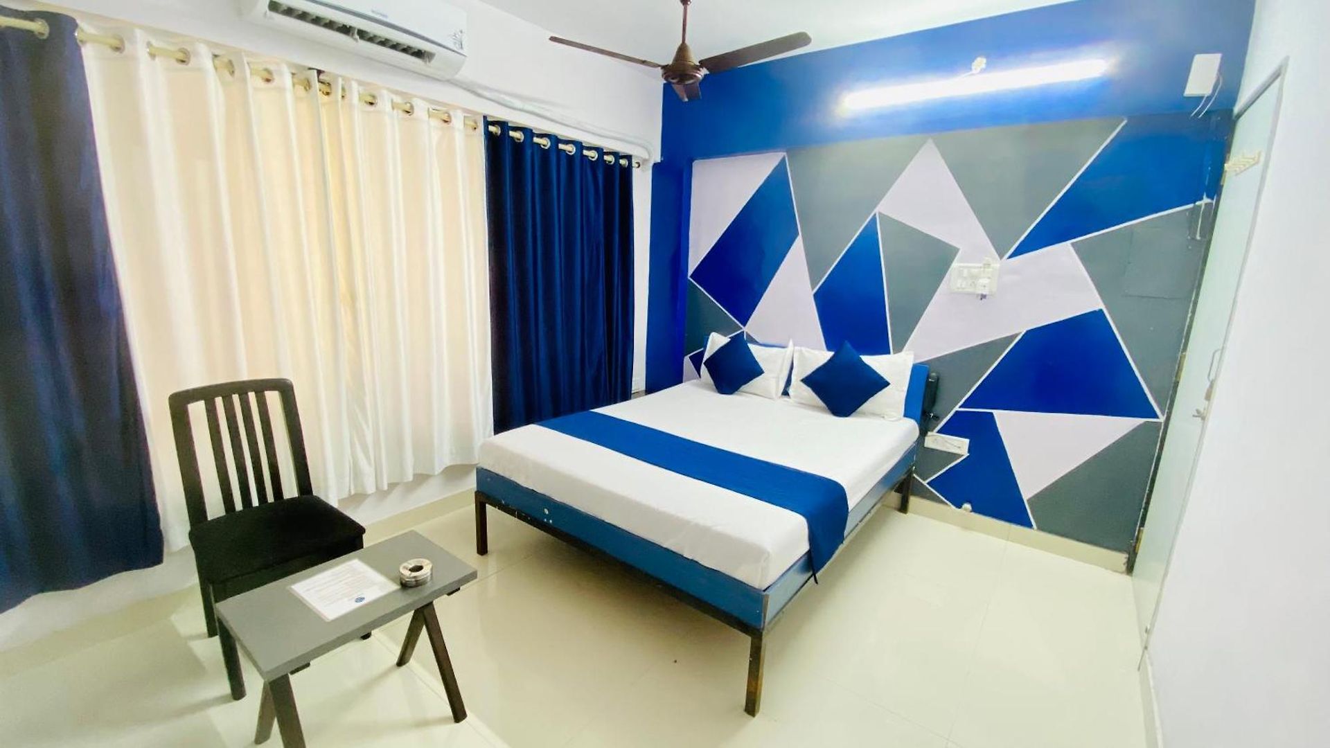 Bed & Breakfast Dev Shelter Malad West *