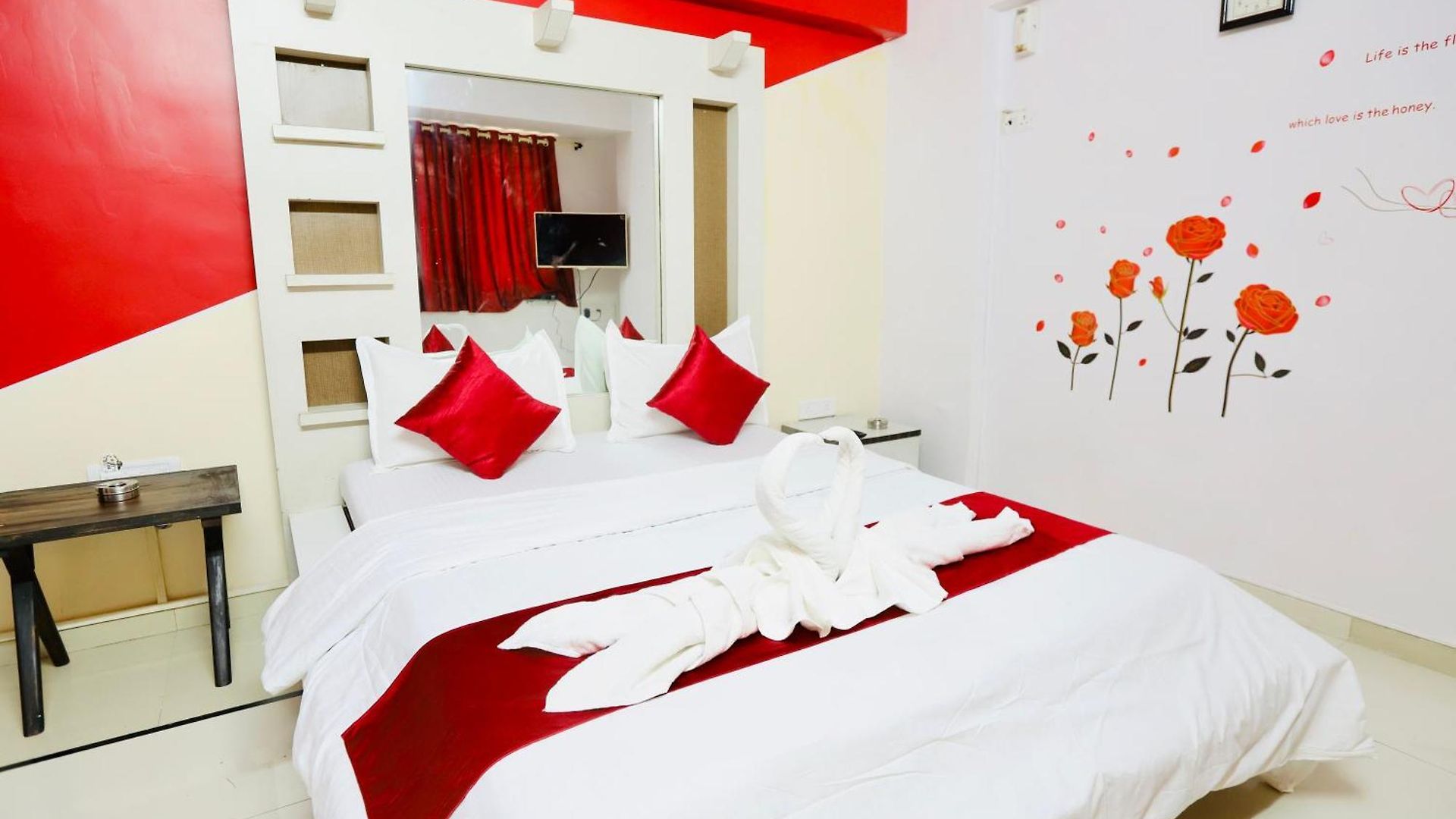 Bed & Breakfast Dev Shelter Malad West