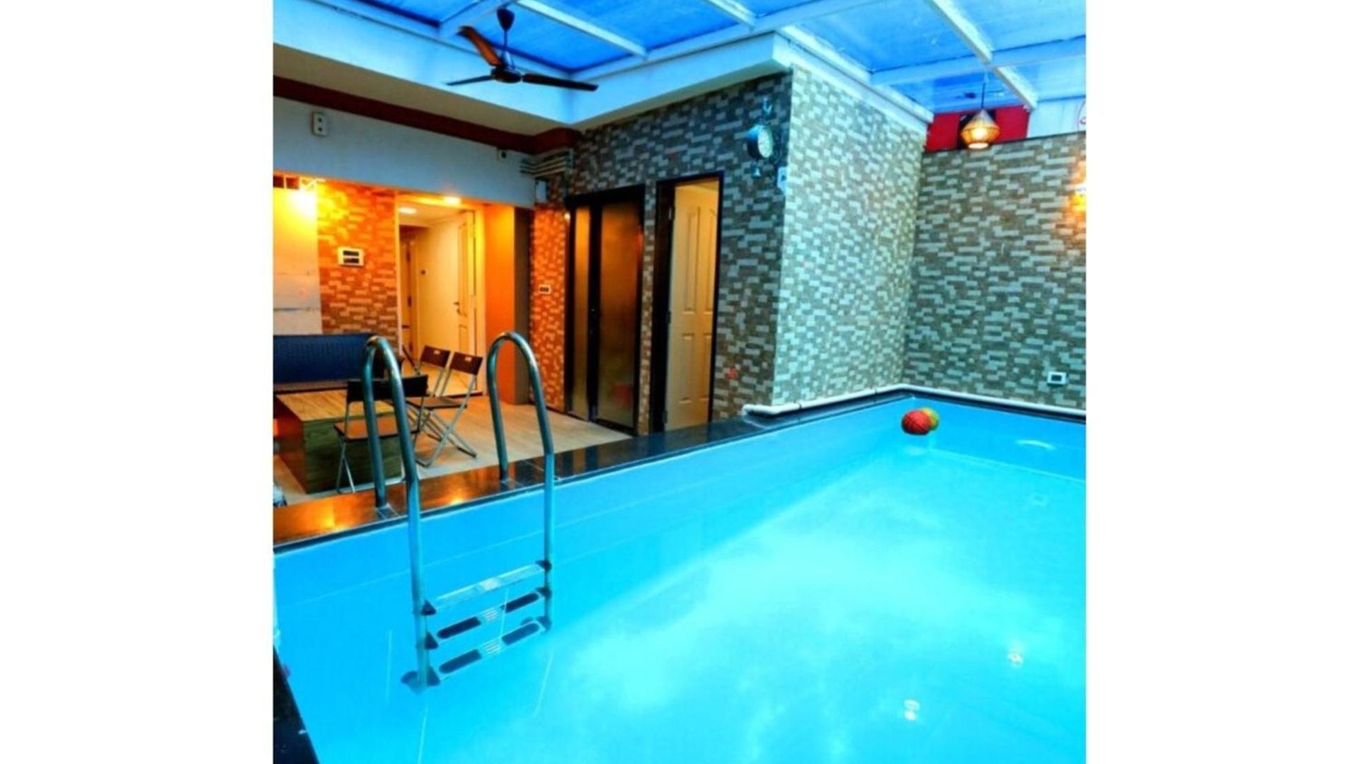 Luxurious 4 Bedroom Private Pool At Kandivali East,