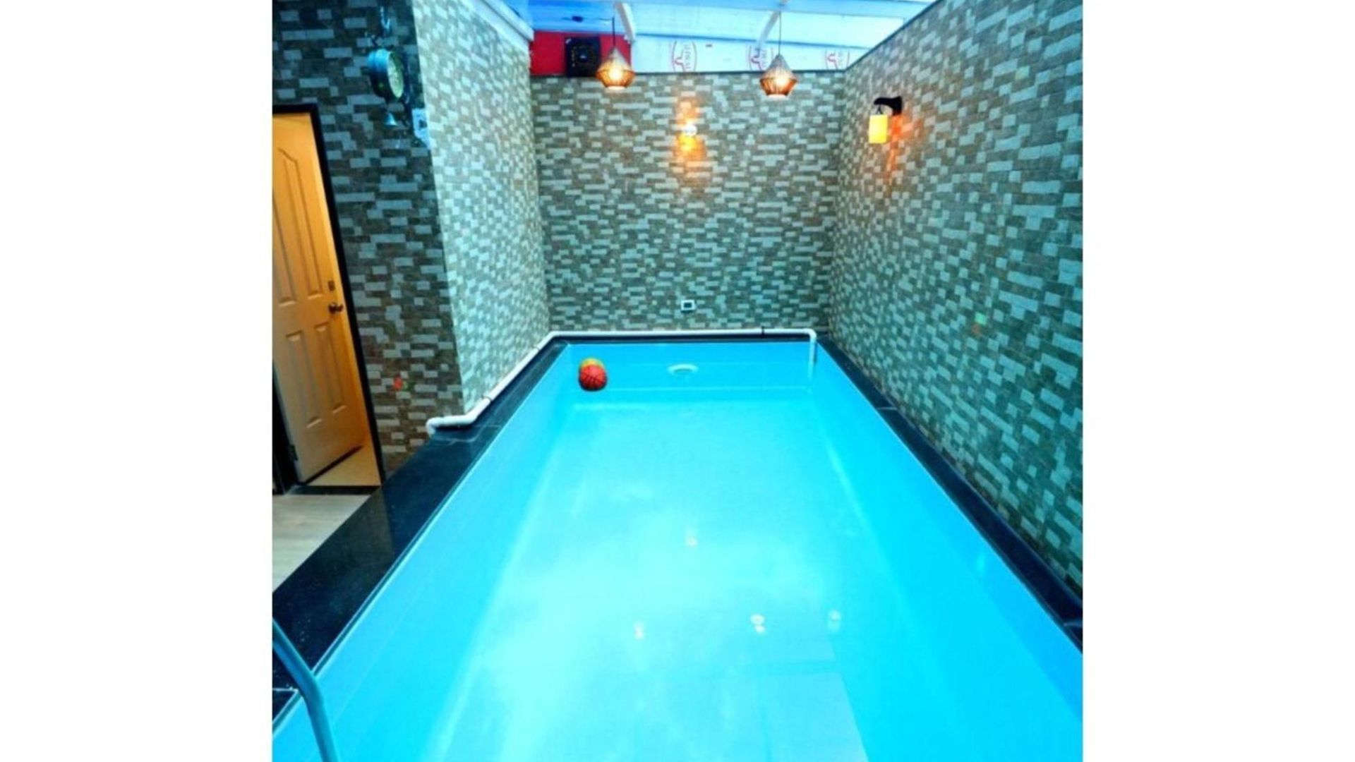 Luxurious 4 Bedroom Private Pool At Kandivali East, Villa