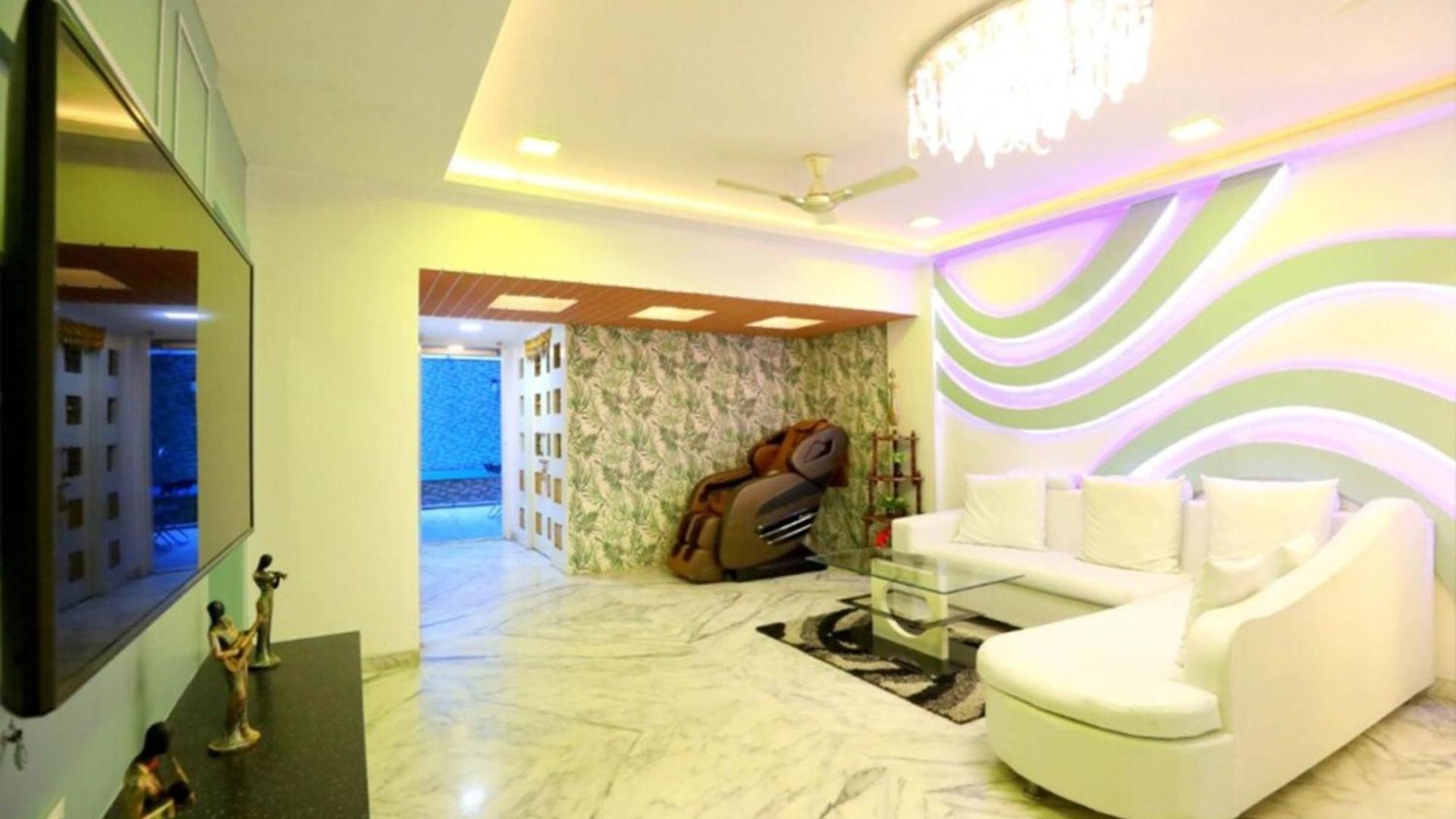 Luxurious 4 Bedroom Private Pool At Kandivali East, Villa *