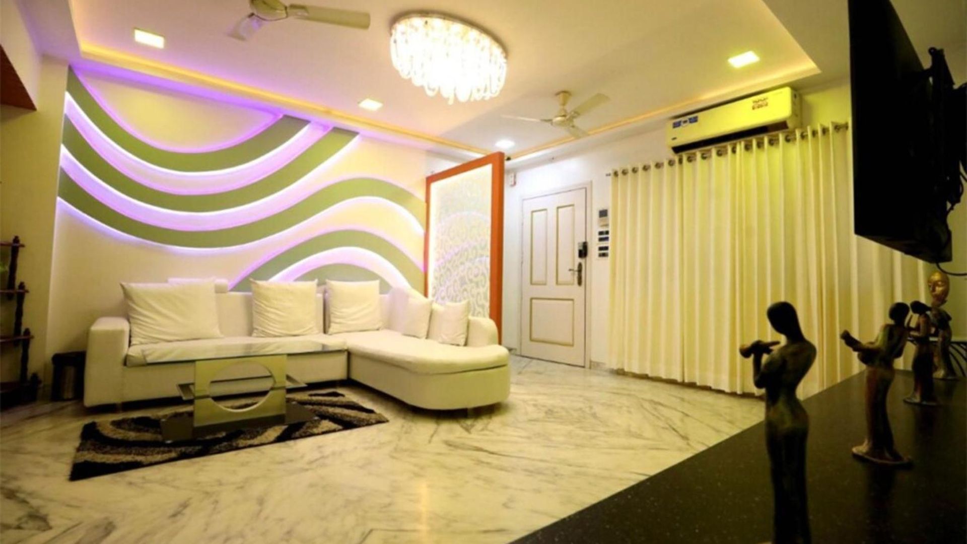 Villa Luxurious 4 Bedroom Private Pool At Kandivali East, Mumbai