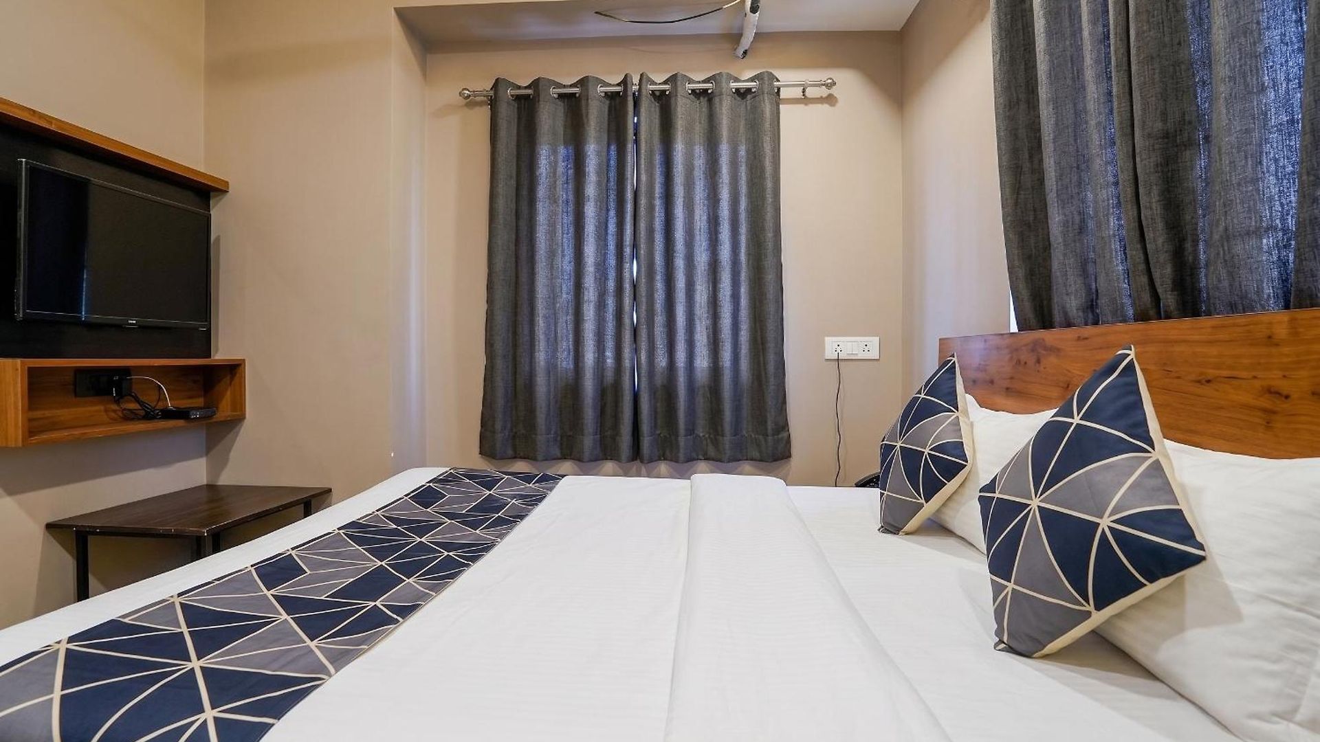 Fabhotels Ravelle Hotel Mumbai