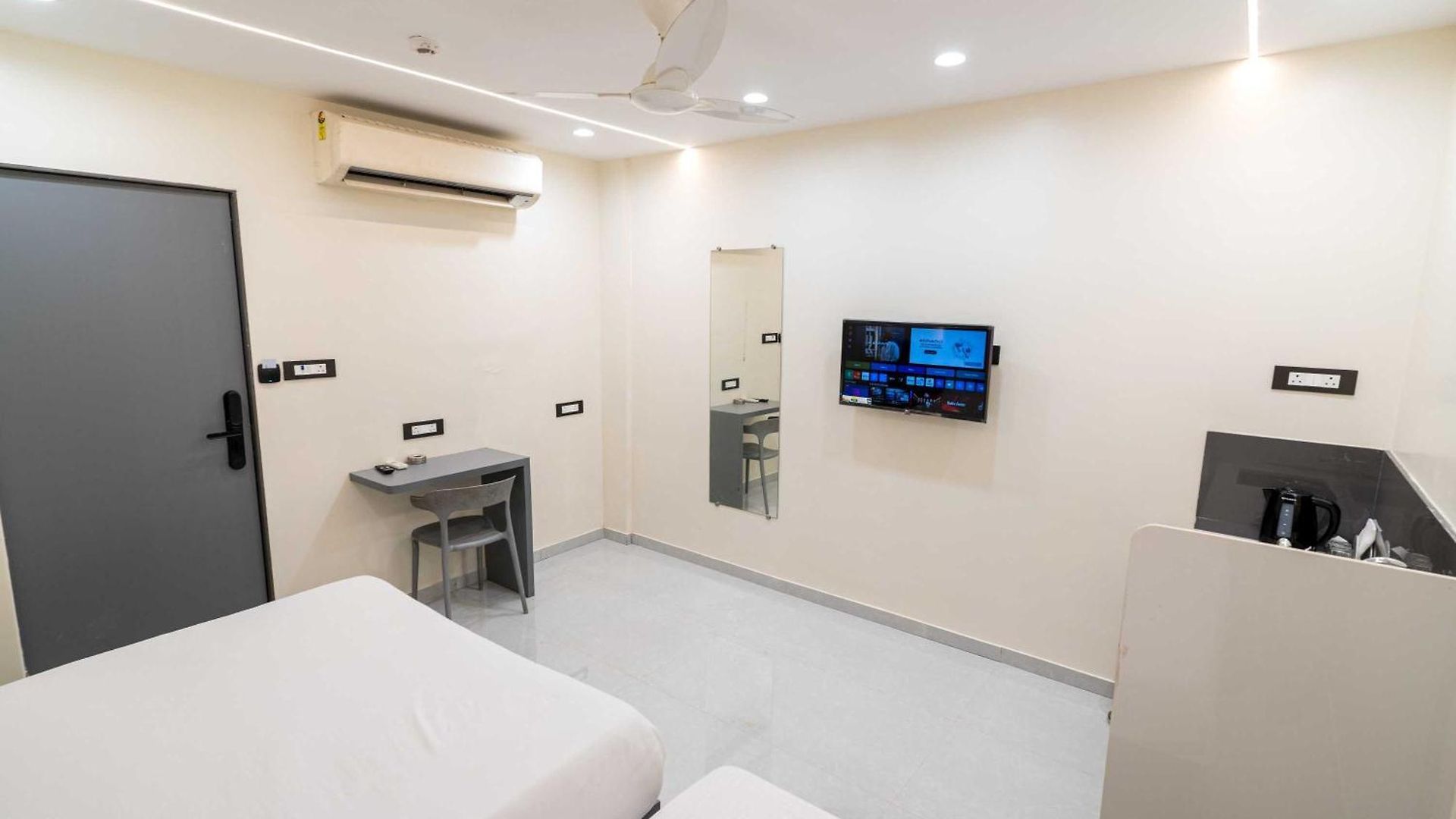 Hotel Bloom Residency