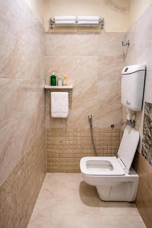 Gloww Star - Nr Csmt Railway Station & Hajj House - South Hotel