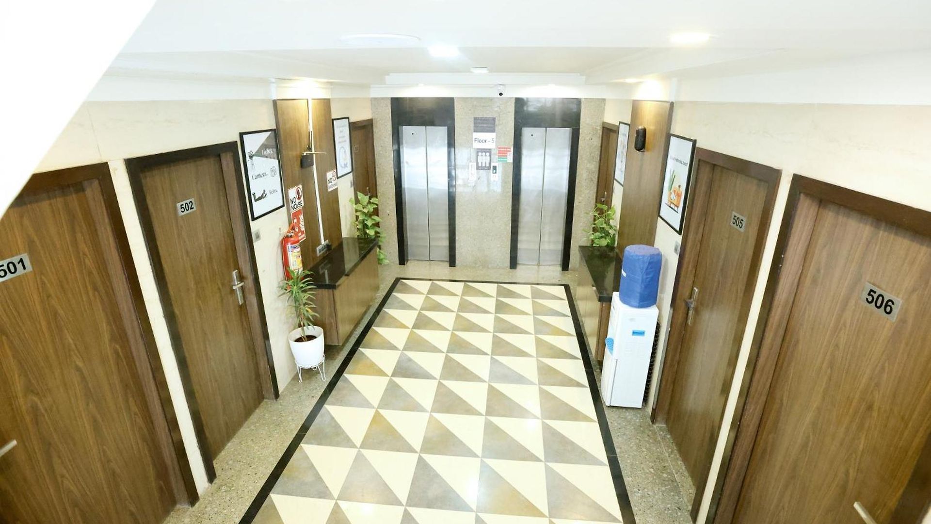 301 By Acuserve Hotel Mumbai