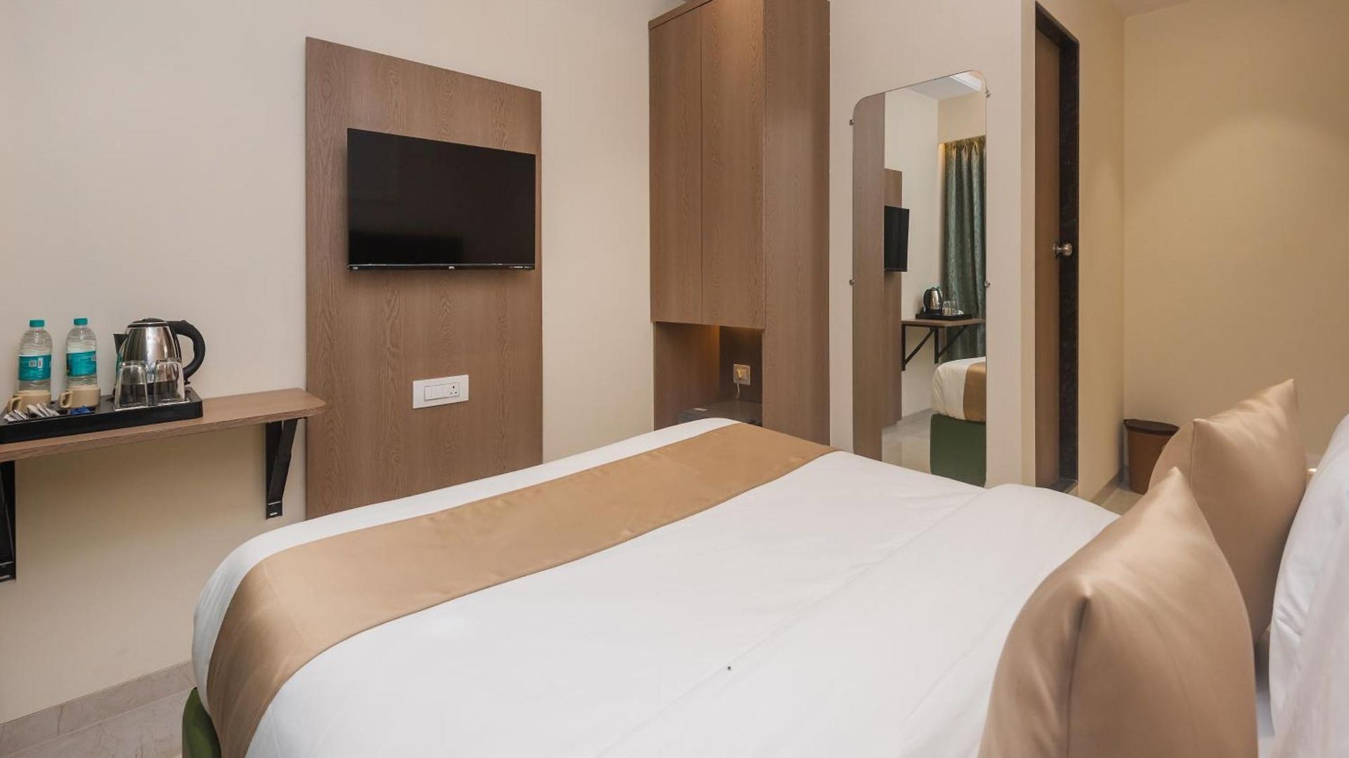 Alif International Hotel 3*