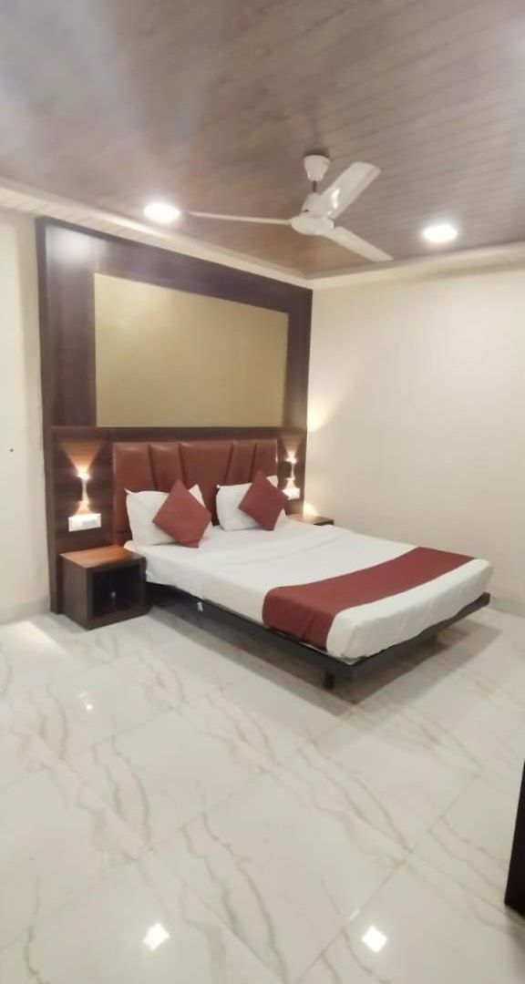 Hotel Tri 2*