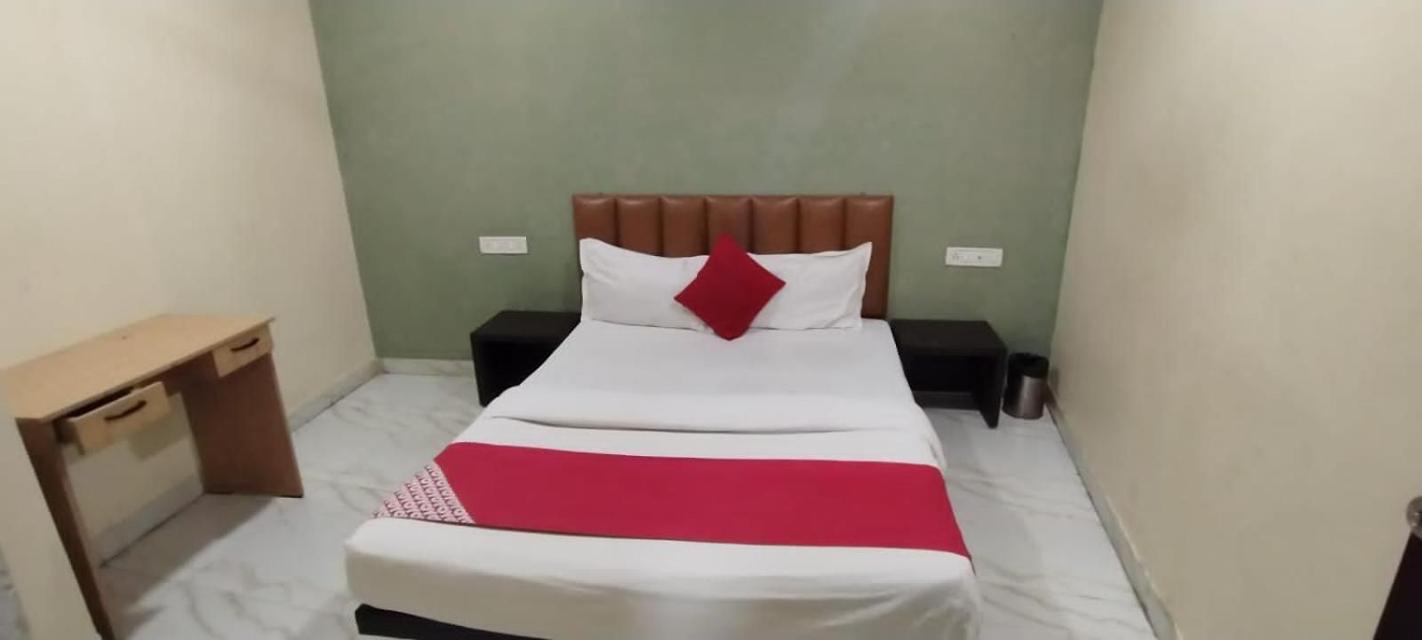 Hotel Tri 2*