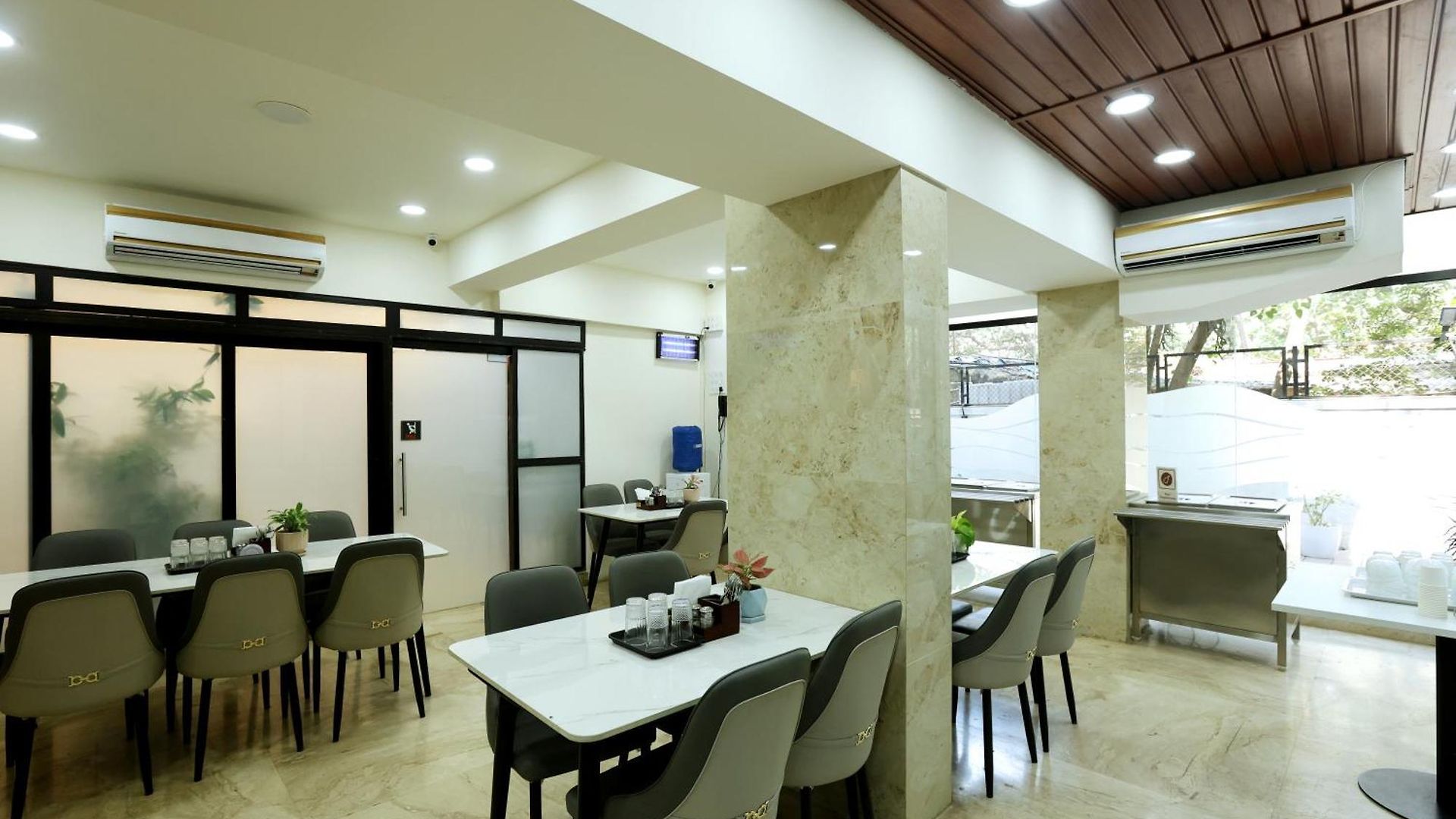 Hotel 301 By Acuserve Mumbai