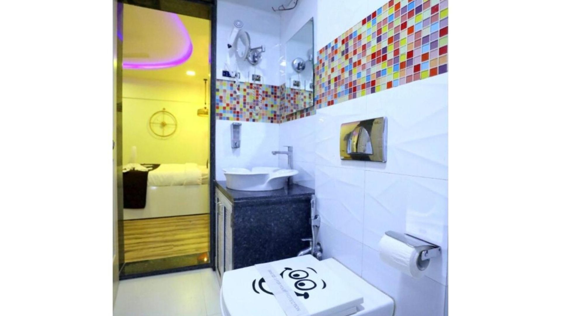 Luxurious 4 Bedroom Private Pool At Kandivali East, Villa