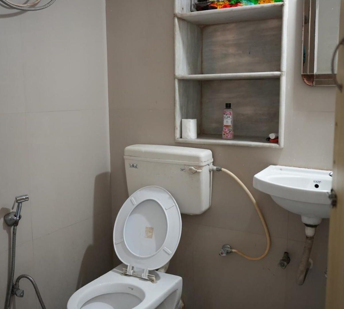 Deep 5th Floor - 3bhk Aesthetic Khar Apartment