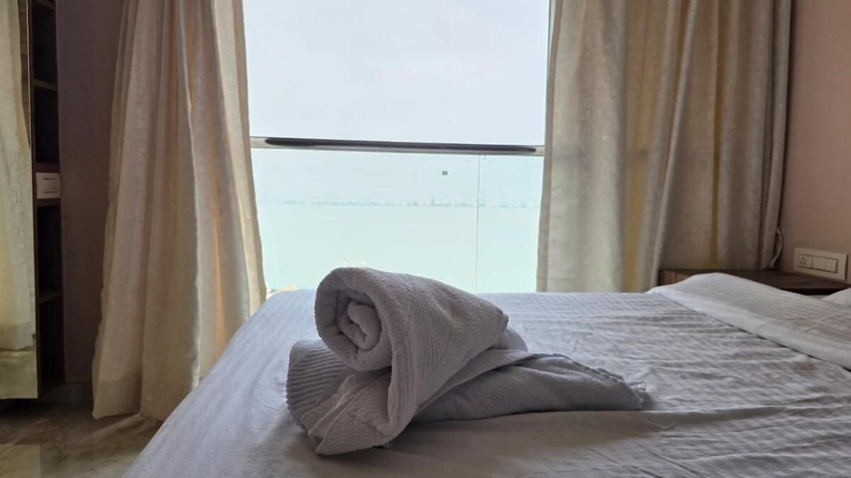 3 Bhk Sea Facing Spacious Apartment- Ocean 1402 *