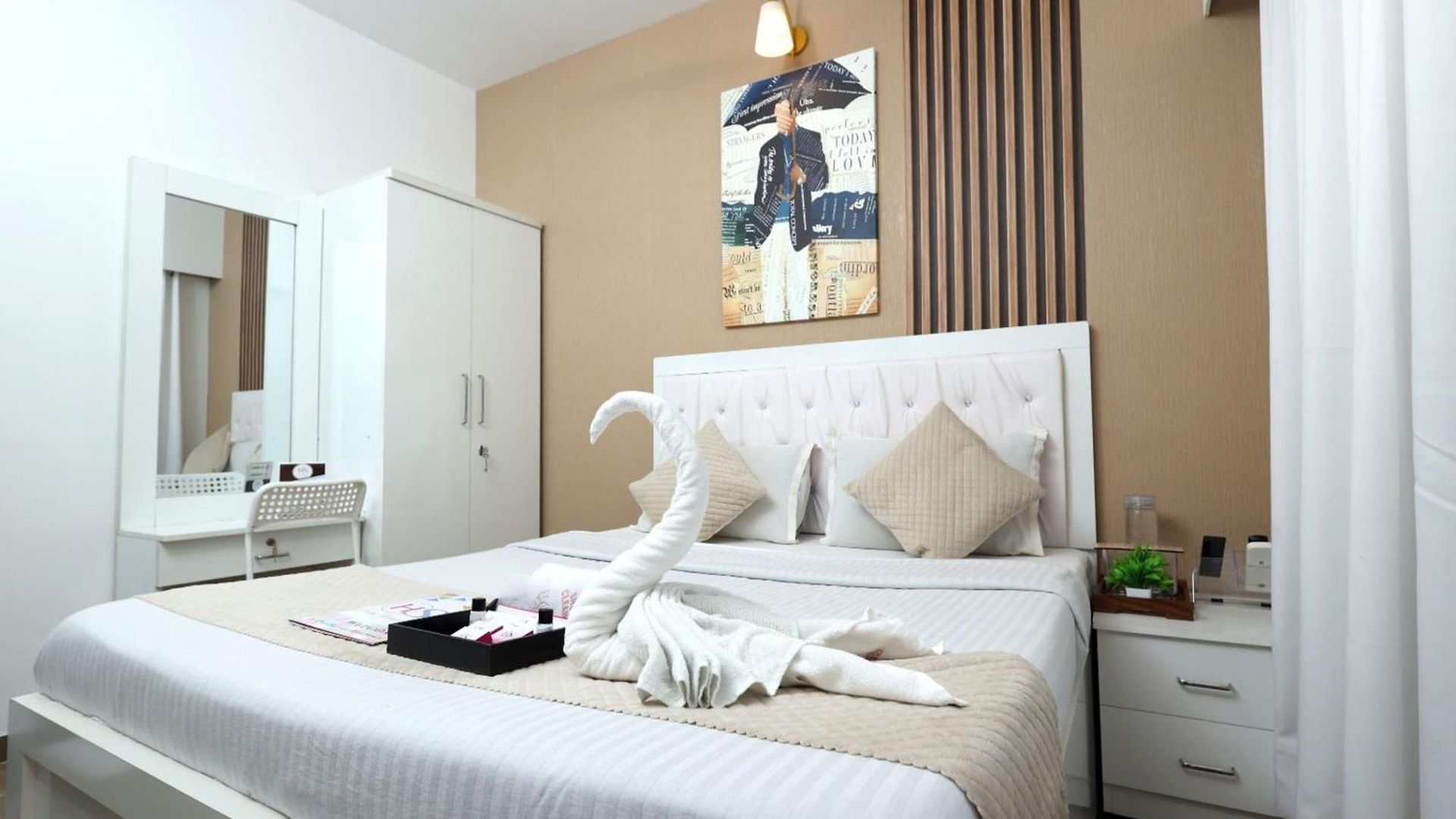 Spacious 1 Bhk For Business & Family Near International Airport Apartment