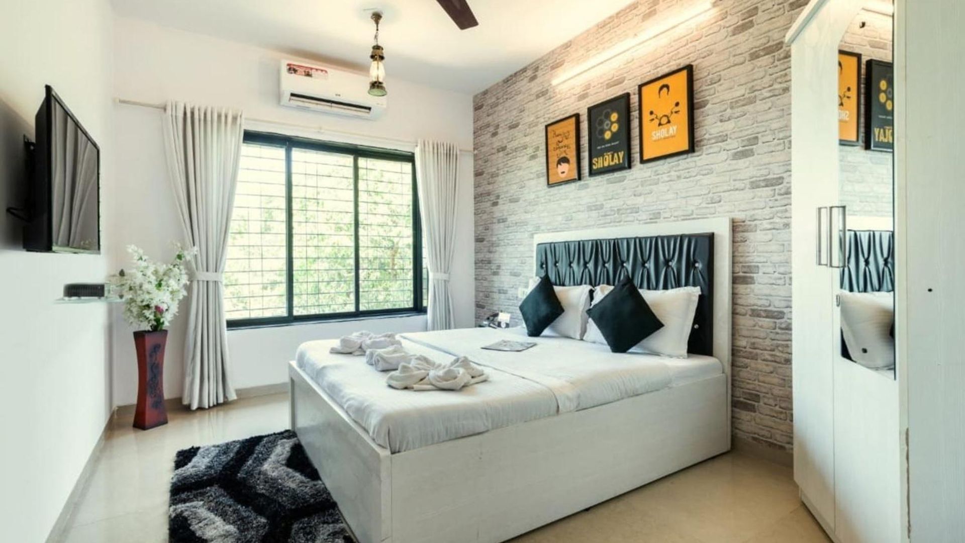 Spacious 3bhk Family Near Growels Mall Next To Western Express Highway