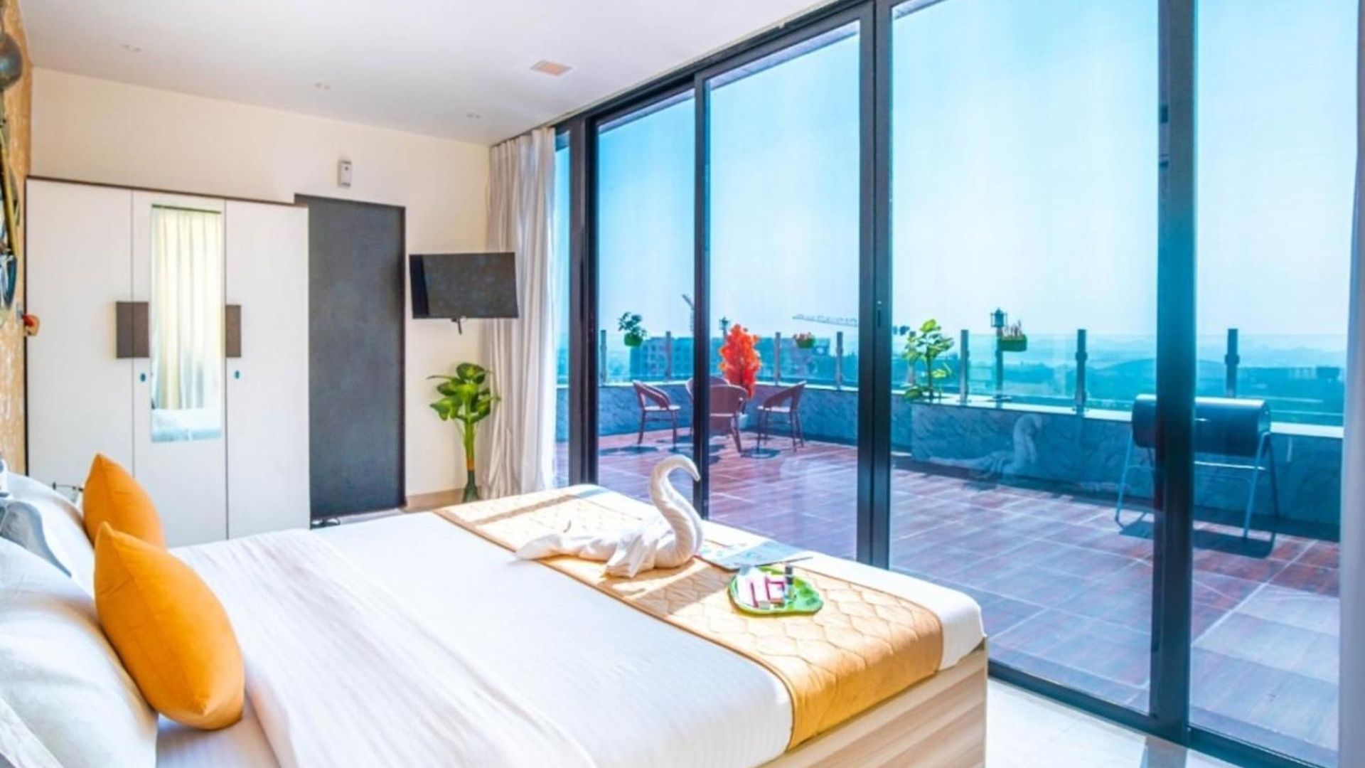 Private Rooftop 3br Near International Airport Andheri East *