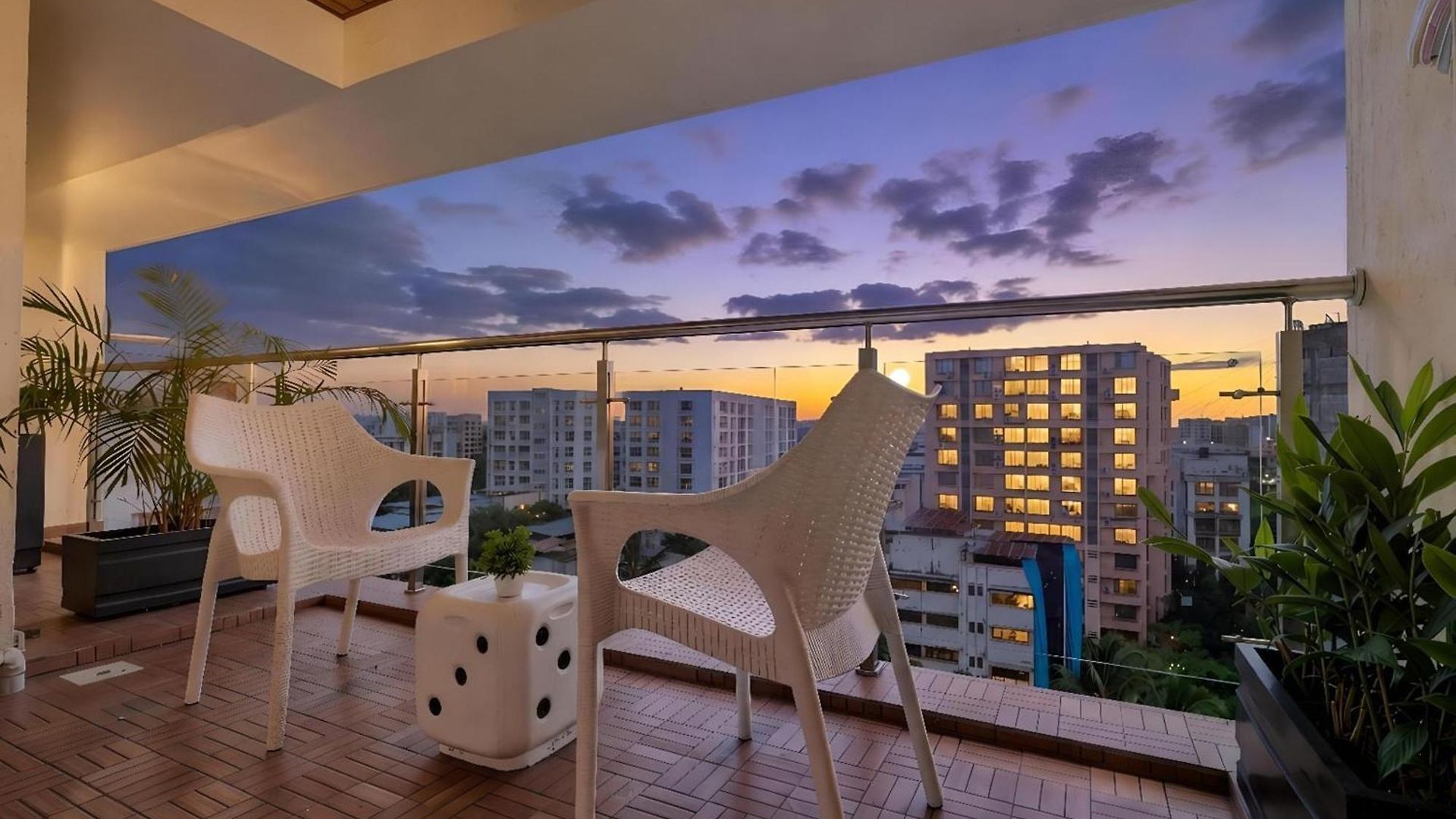 Apartment Spacious 3 Bedroom At Kalina, Santacruz East 5 Mins From Bandra Kurla Complex *