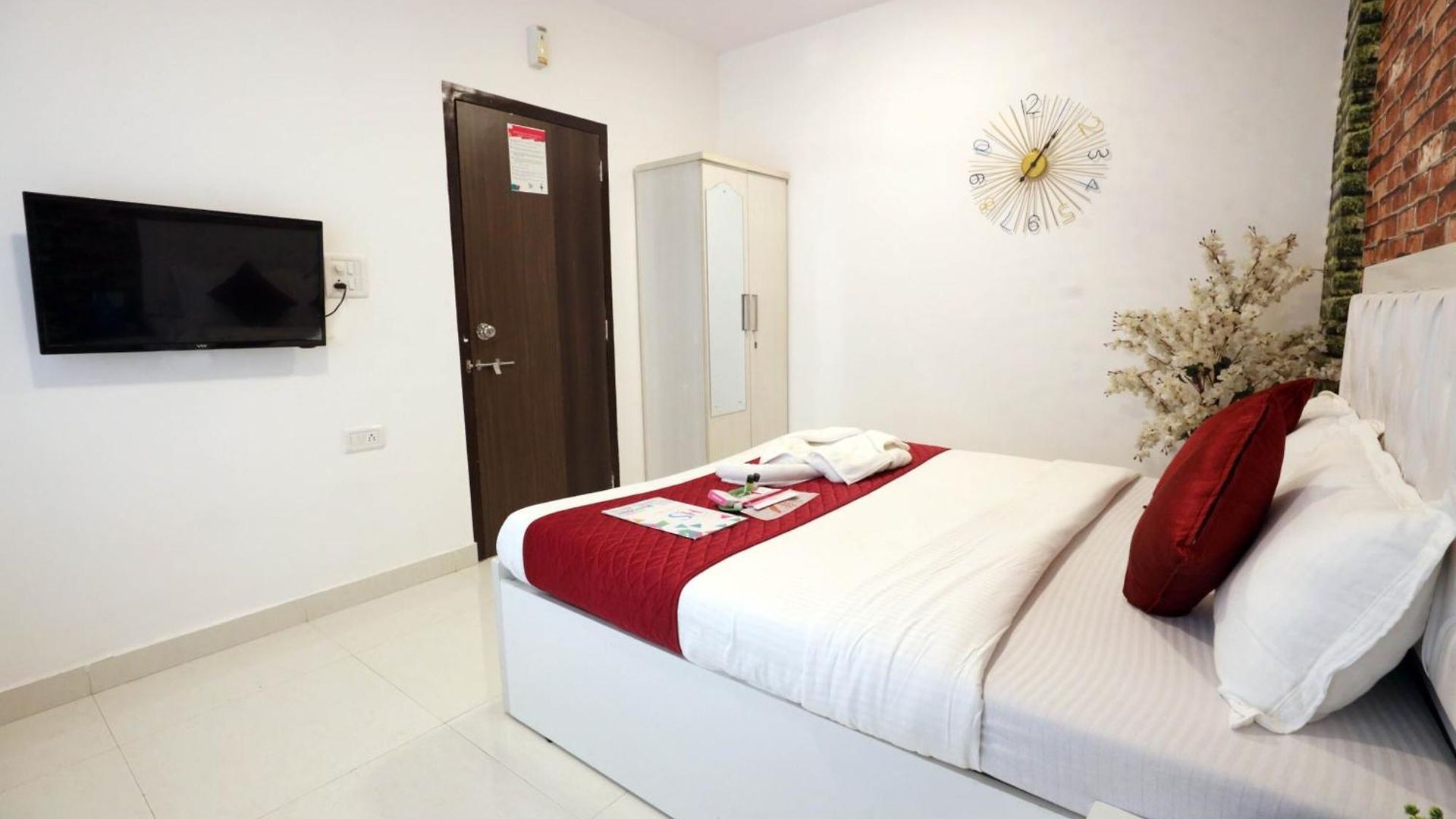 Azure 1-bedroom Apartment, Asha Nagar Kandivali East, * Mumbai