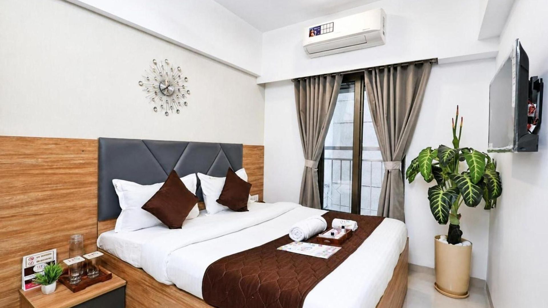 Apartment Spacious 3 Bedroom At Kalina, Santacruz East 5 Mins From Bandra Kurla Complex *