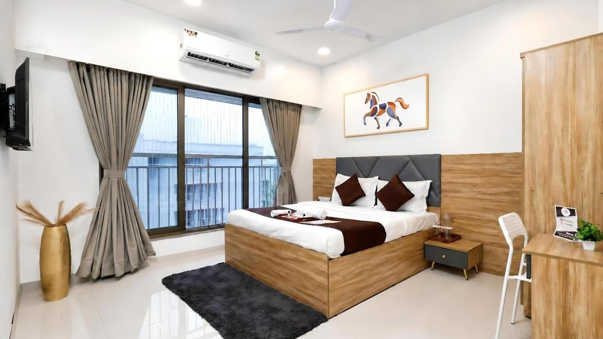 Spacious 3 Bedroom At Kalina, Santacruz East 5 Mins From Bandra Kurla Complex