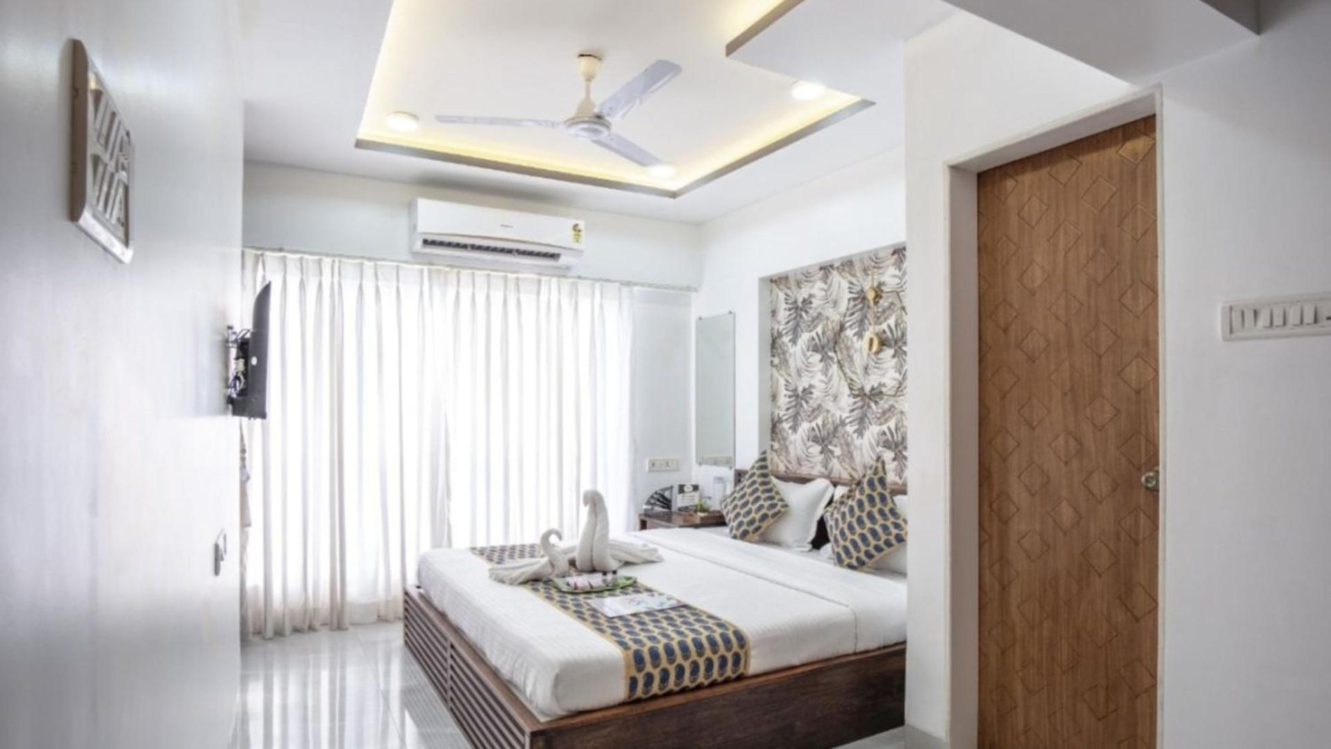 Private Rooftop 3br Near International Airport Andheri East Mumbai