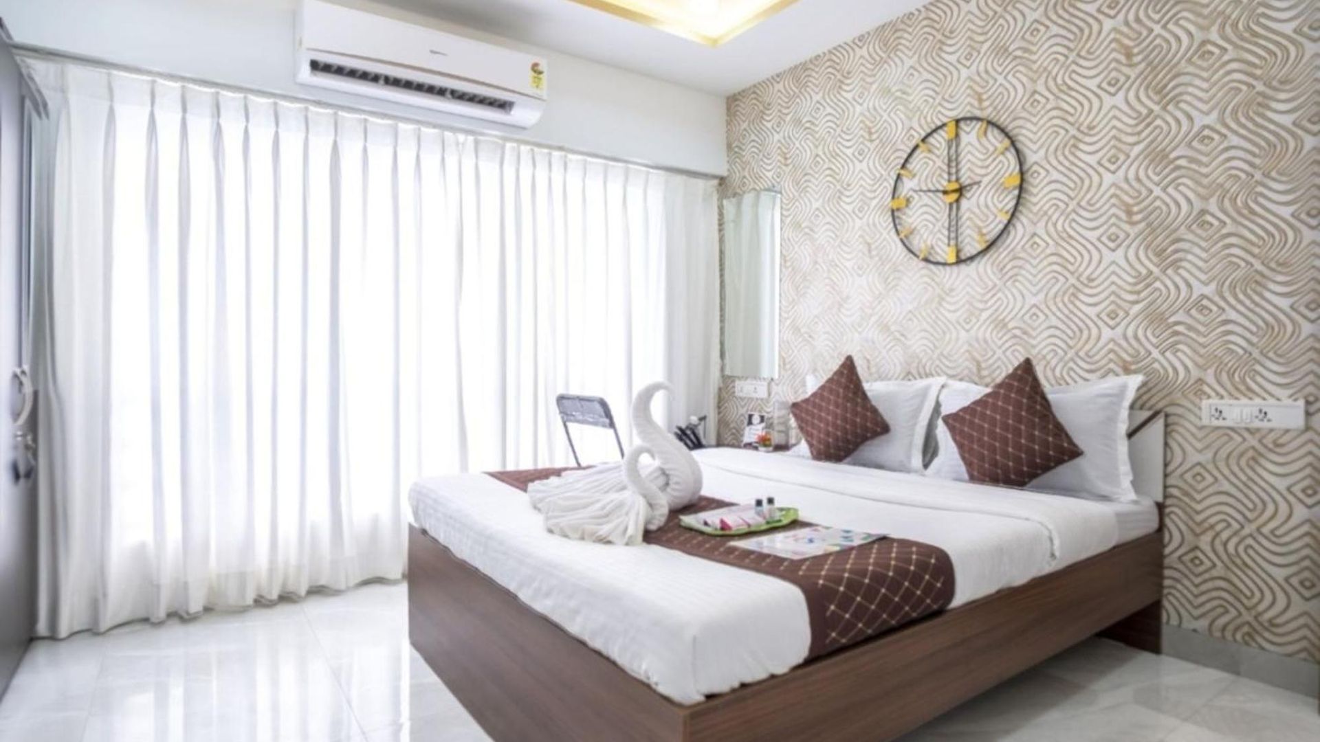 Private Rooftop 3br Near International Airport Andheri East * Mumbai