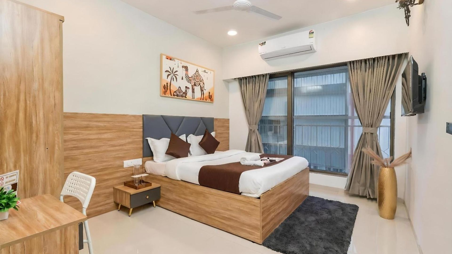 Spacious 3 Bedroom At Kalina, Santacruz East 5 Mins From Bandra Kurla Complex Apartment