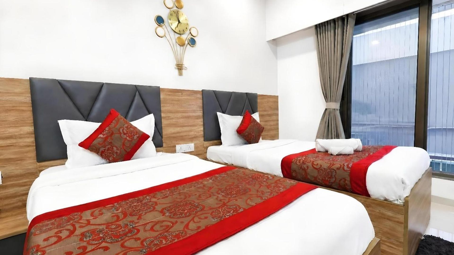 Spacious 3 Bedroom At Kalina, Santacruz East 5 Mins From Bandra Kurla Complex Apartment Mumbai
