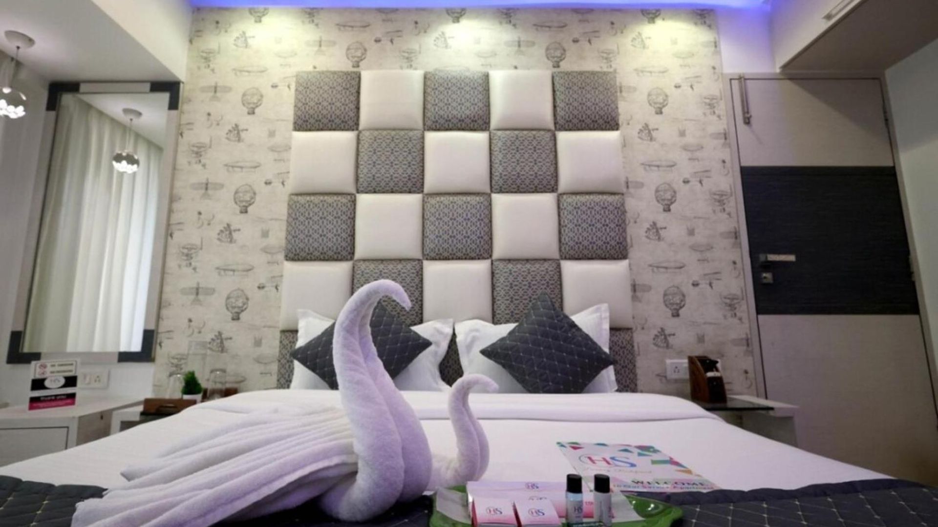 Embassy 2 Bedroom Near Bkc & Guru Nanak Hospital Bandra East Apartment *