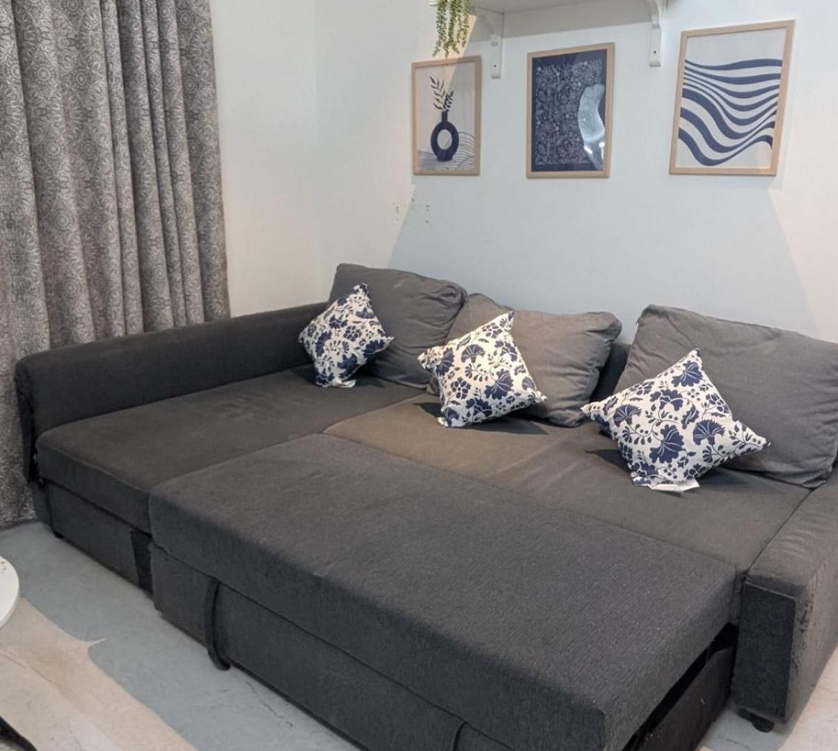 Peaceful & Spacious 2 Bhk Near Airport Apartment *