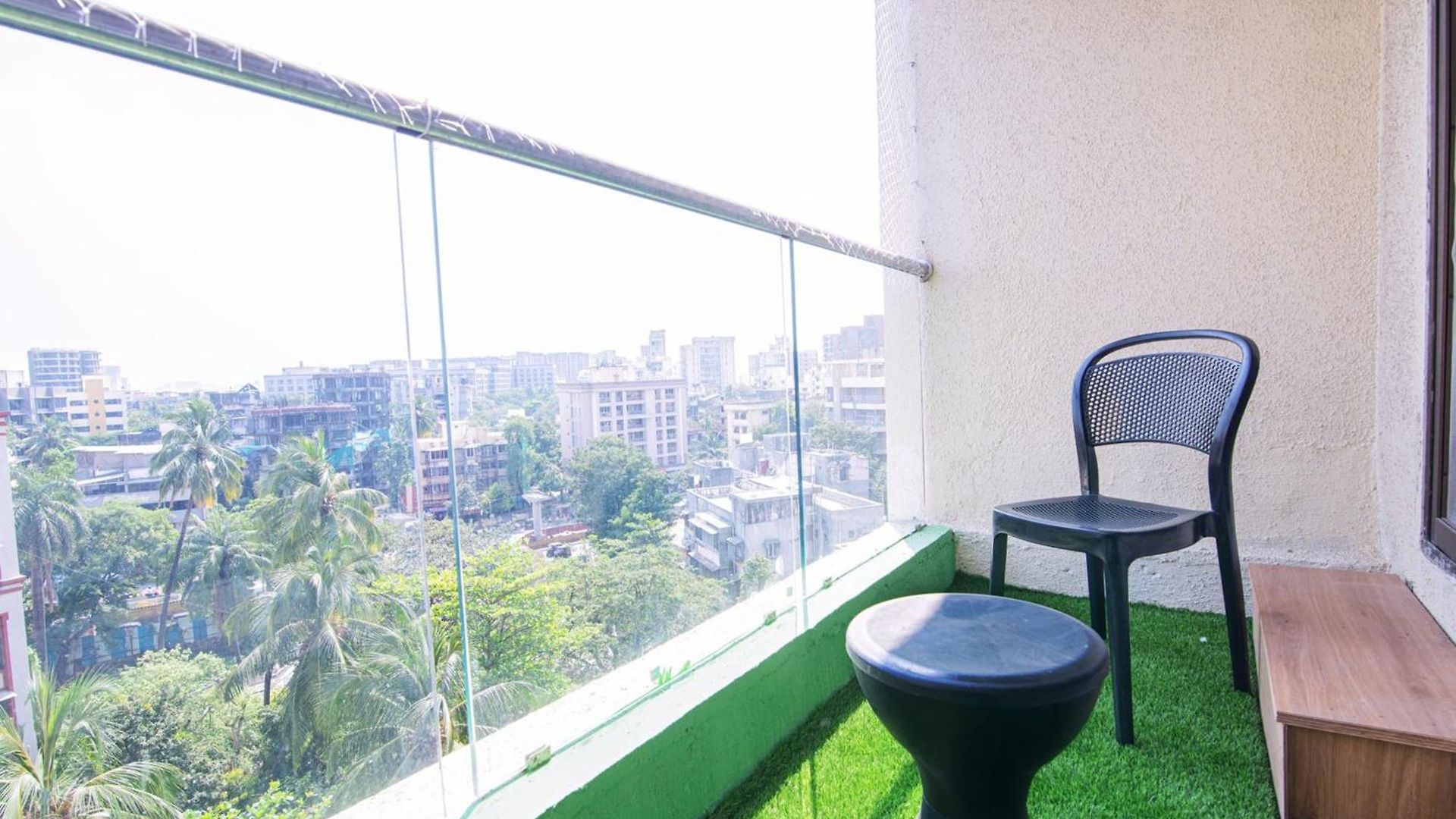 Apartment Luxury 3 Bedroom Near Airport For Working Professionals And Families *