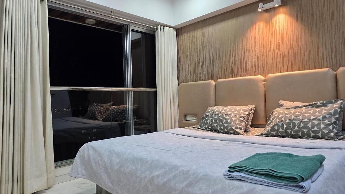 3 Bhk Sea Facing Spacious Apartment- Ocean 1402 Apartment Mumbai