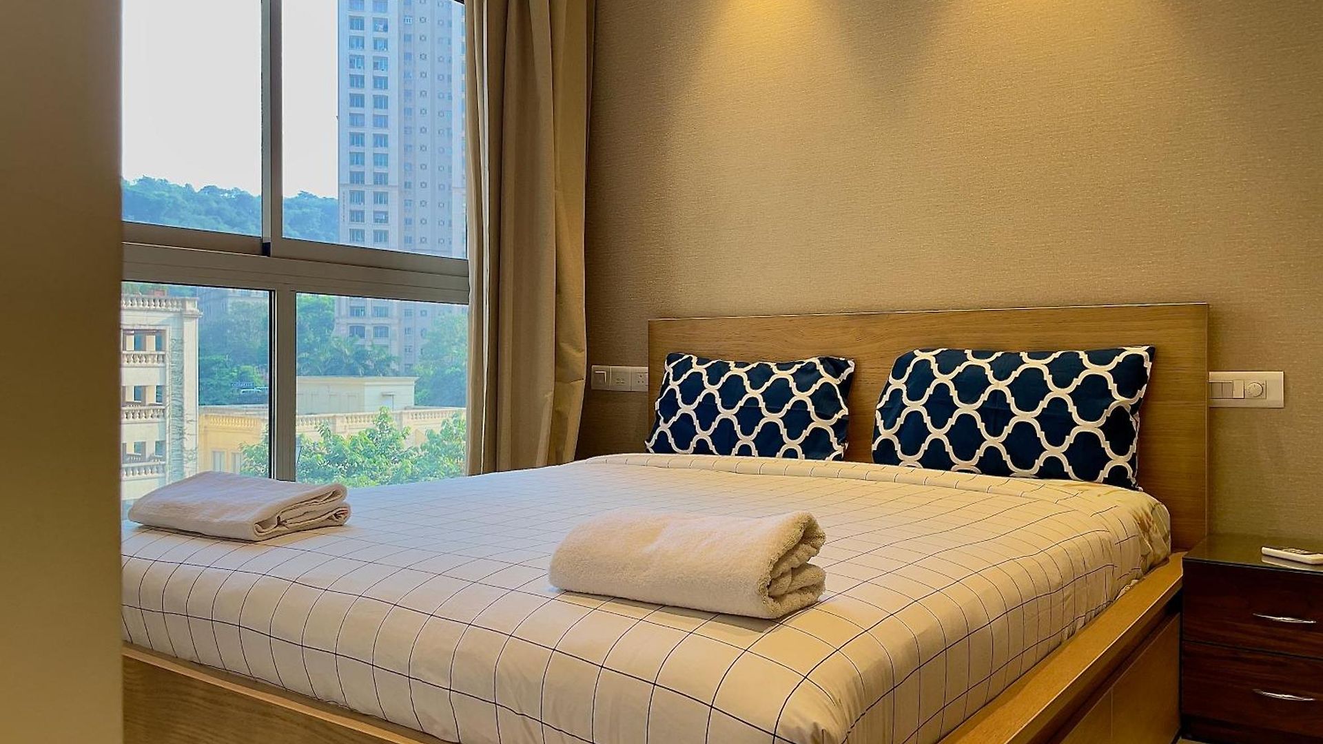 A Embassy 1 Bhk In Hiranandani Powai * Mumbai