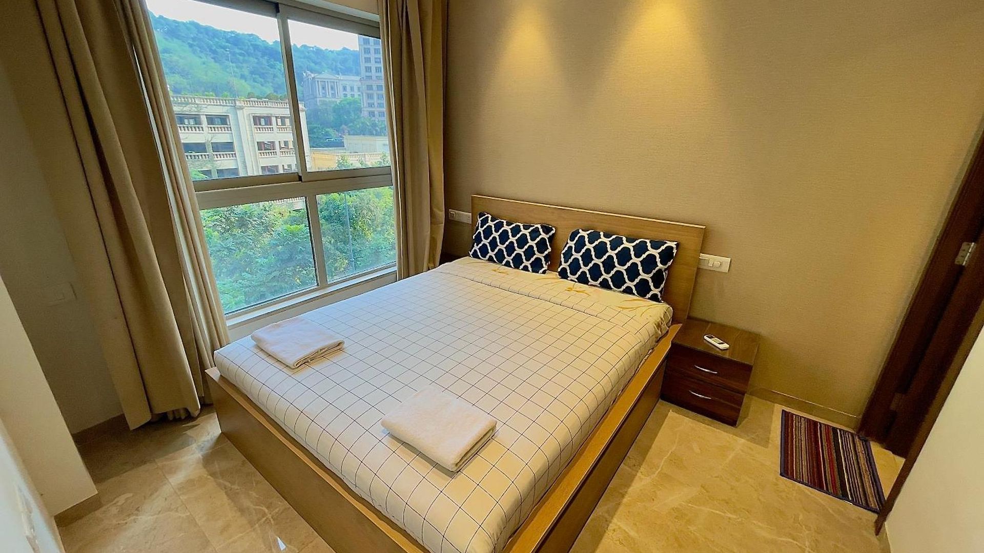 A Embassy 1 Bhk In Hiranandani Powai *