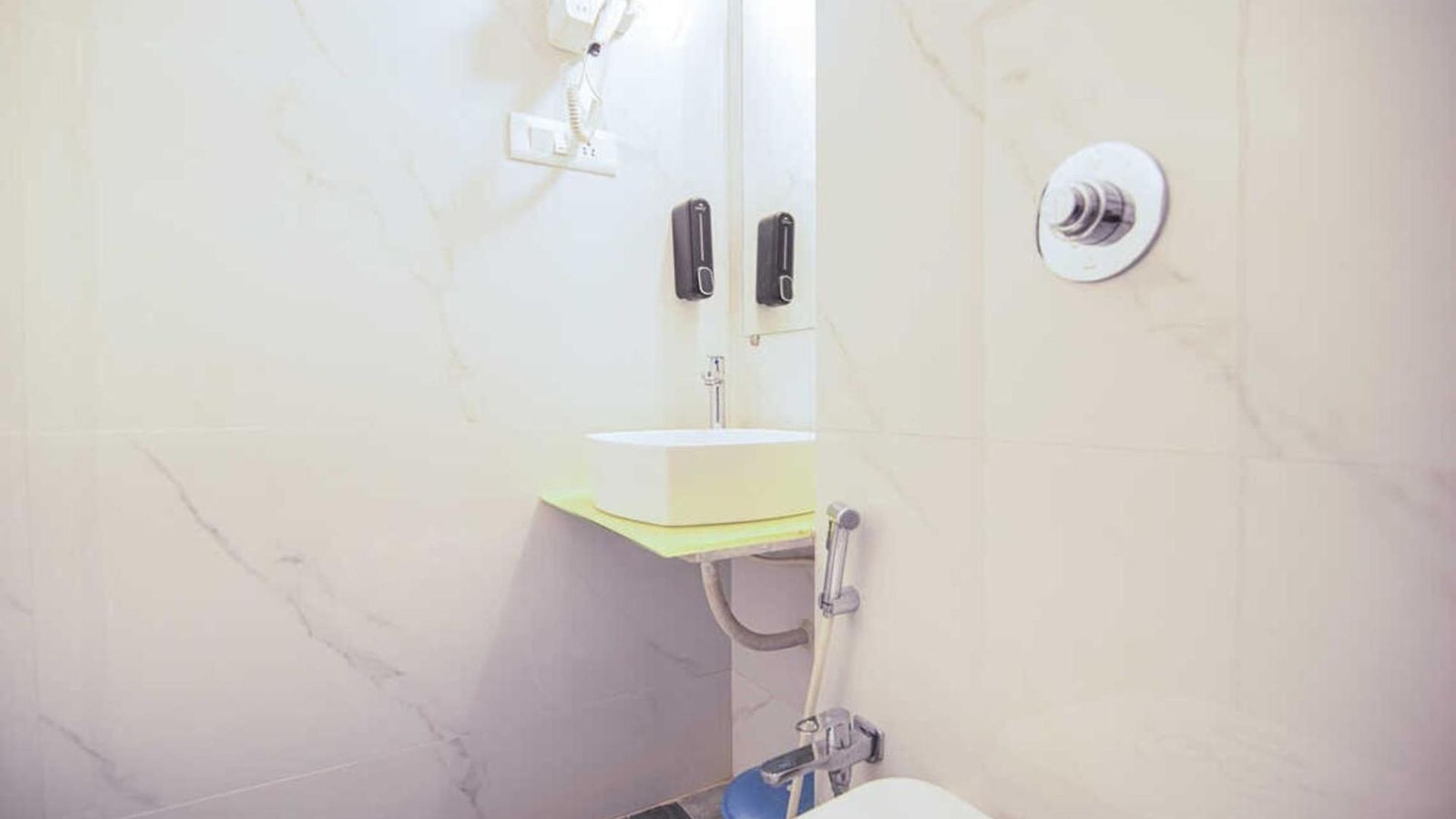 Luxury 3 Bedroom Near Airport For Working Professionals And Families Apartment *