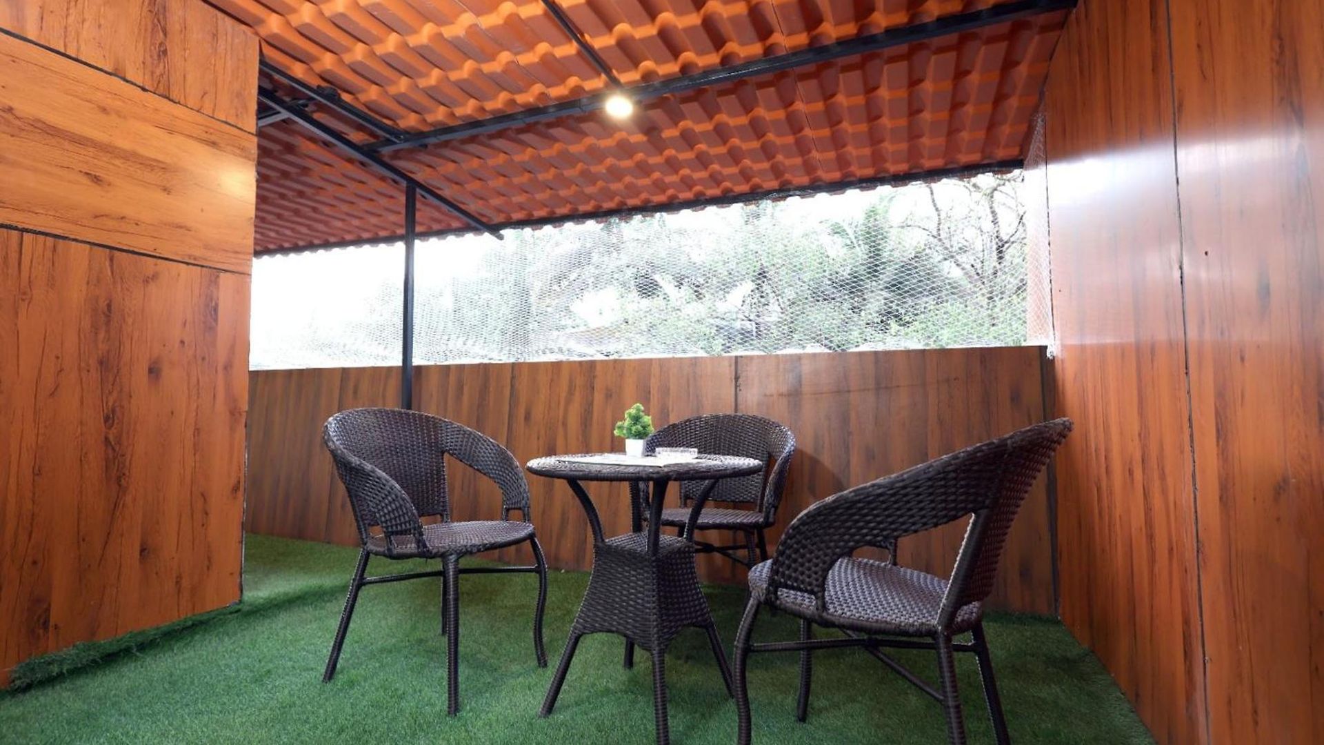 Spacious 1 Bhk For Business & Family Near International Airport *