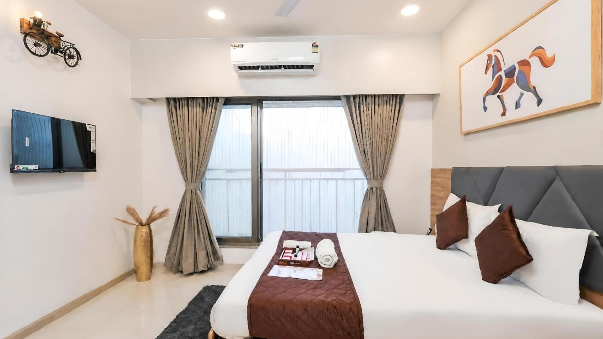 Apartment Spacious 3 Bedroom At Kalina, Santacruz East 5 Mins From Bandra Kurla Complex *
