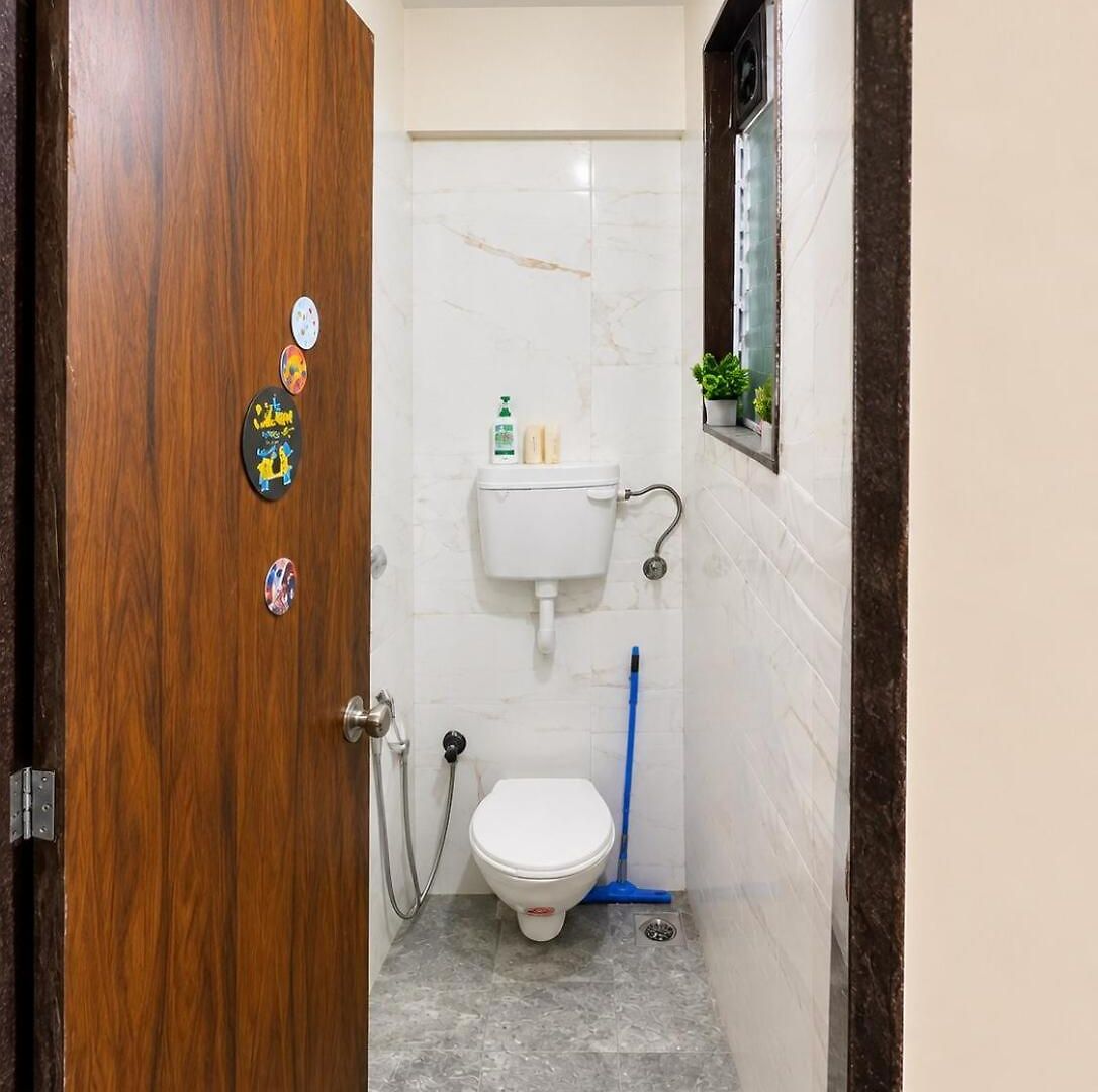 Warm Modern 1bhk Flat New Tower Yari Road