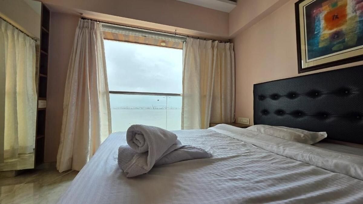 3 Bhk Sea Facing Spacious Apartment- Ocean 1402 * Mumbai