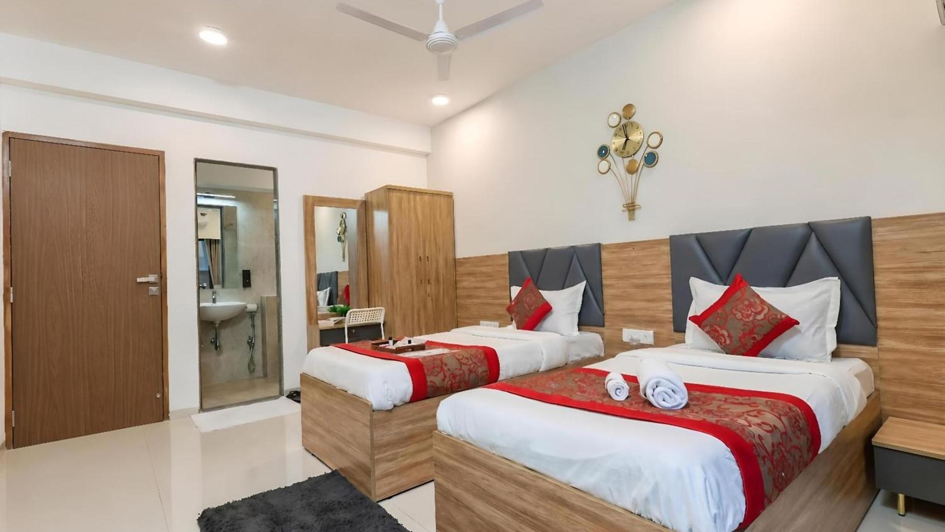 Spacious 3 Bedroom At Kalina, Santacruz East 5 Mins From Bandra Kurla Complex *