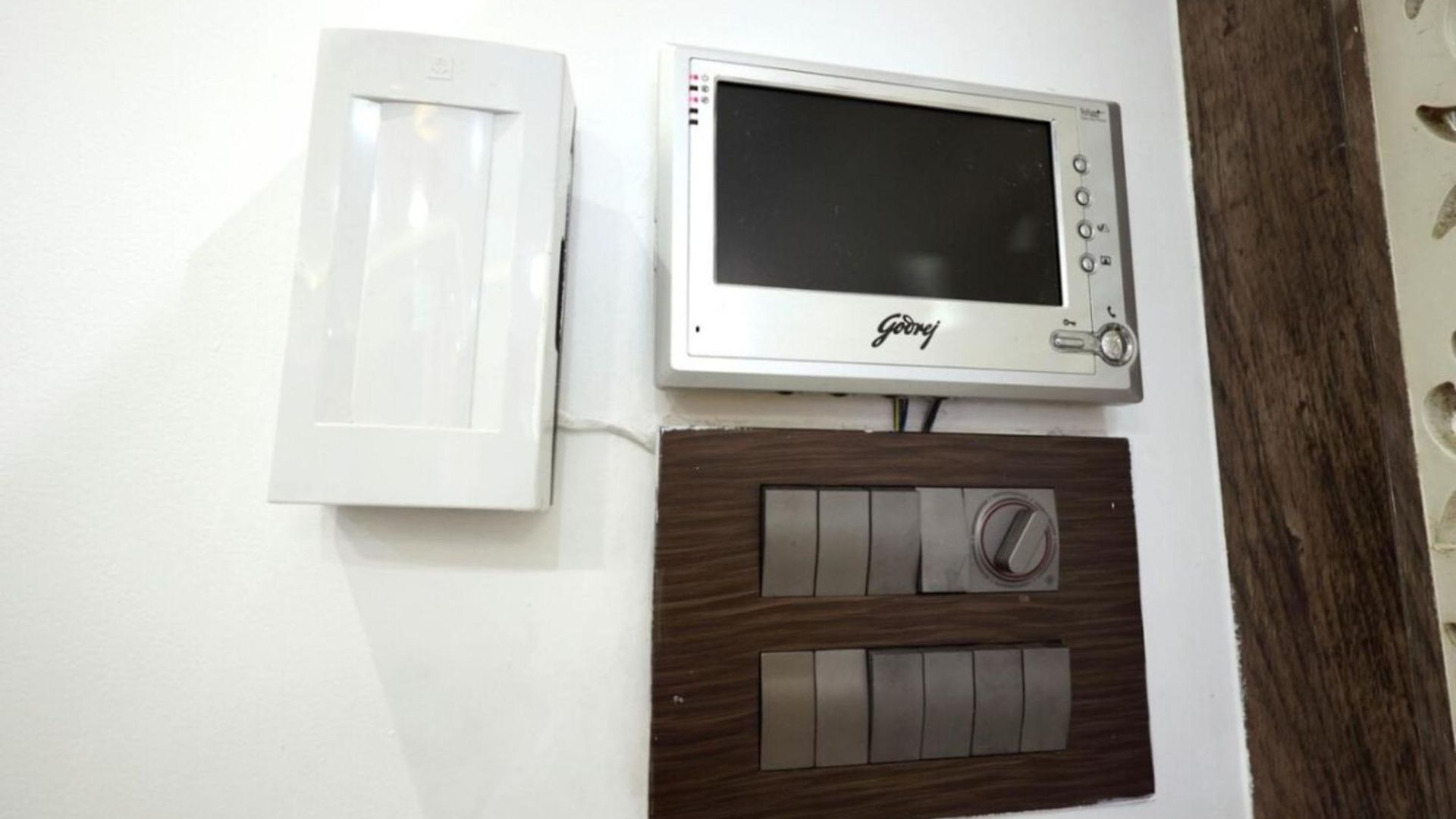 Embassy 2 Bedroom Near Bkc & Guru Nanak Hospital Bandra East Apartment