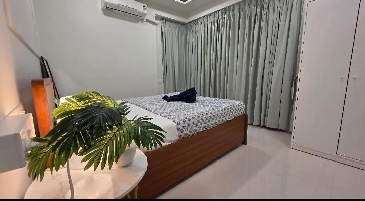 Fortune Crown 403- Premium Khar Apartment *