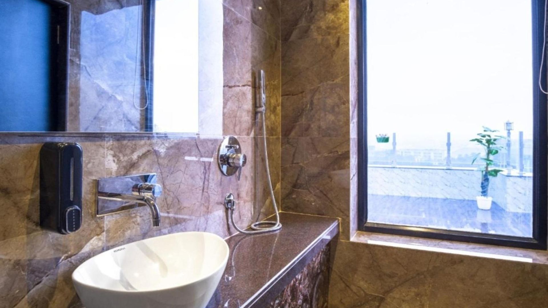 Private Rooftop 3br Near International Airport Andheri East * Mumbai