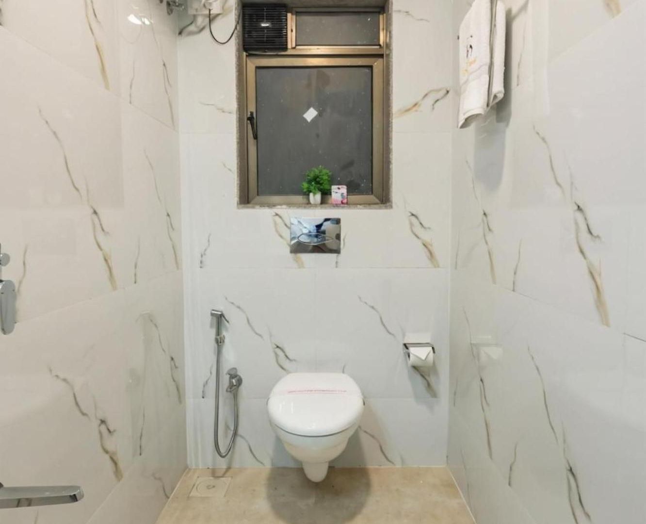 Spacious 3 Bedroom At Kalina, Santacruz East 5 Mins From Bandra Kurla Complex Apartment Mumbai