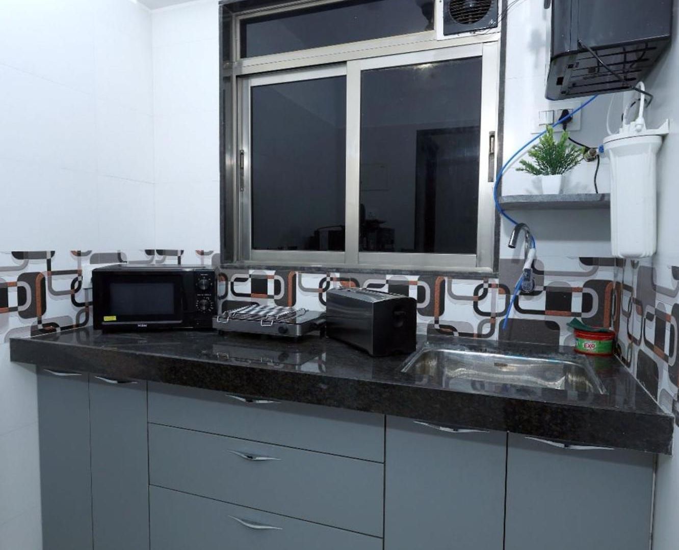 Spacious 1 Bhk For Business & Family Near International Airport Apartment *