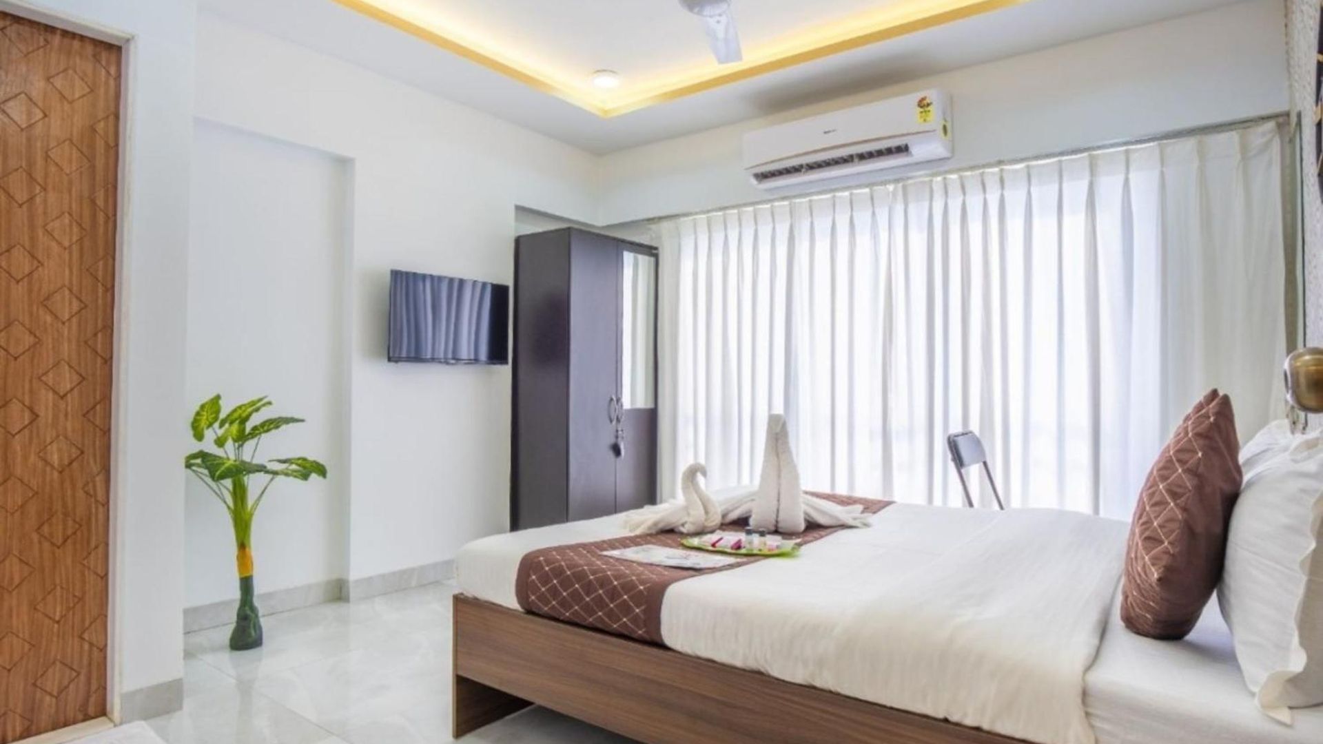 Private Rooftop 3br Near International Airport Andheri East Mumbai