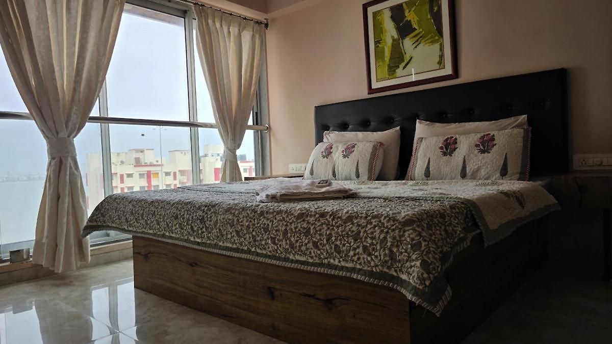 1202 Breathe By The Ocean- Luxury Mumbai