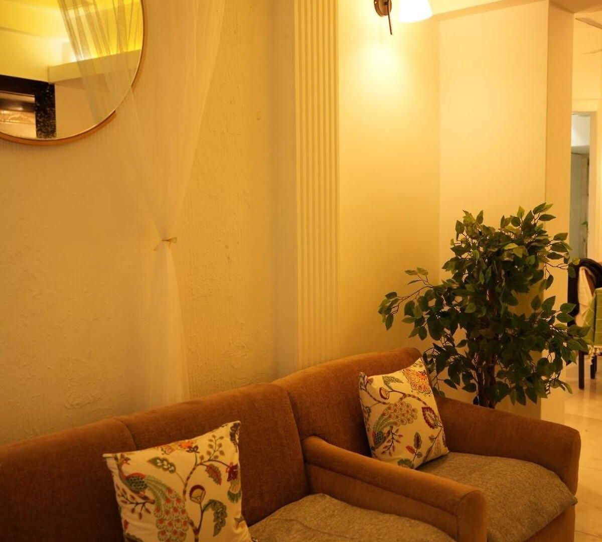 Deep 5th Floor - 3bhk Aesthetic Khar Apartment